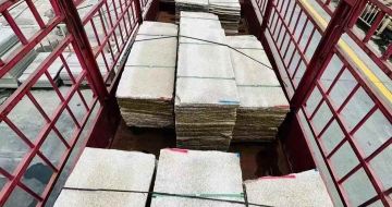 普洱 黄金麻花岗岩荔枝面，光面毛板装车完成