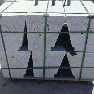 普洱 芝麻白异形坐凳，石凳