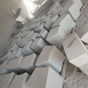 普洱 白麻花岗岩异形坐凳