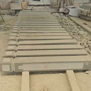 普洱 芝麻白异形加工雕刻-栏杆大柱，方柱