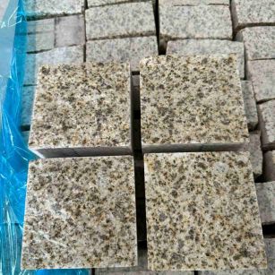 普洱 黄金麻花岗岩自然面小方块，弹石，马蹄石等