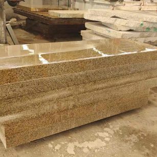 普洱 黄金麻栏杆料半成品加工中