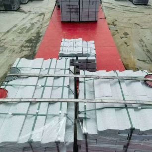 普洱 芝麻白仿形加直形路沿石出货日常