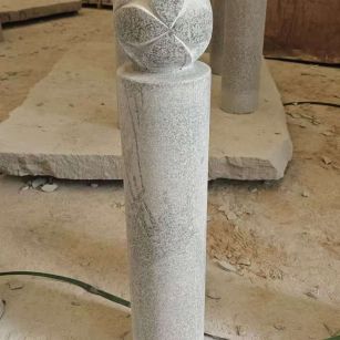 普洱 芝麻白花岗岩石材挡车石柱、停车柱、圆柱挡车柱、方柱挡车柱等