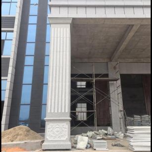 普洱 芝麻白光面花岗岩门楼大柱（罗马柱）配雕花底座