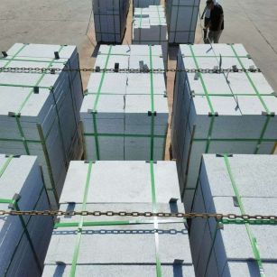 普洱 芝麻白花岗岩5公分地铺石 花岗岩厂家工厂装车日常