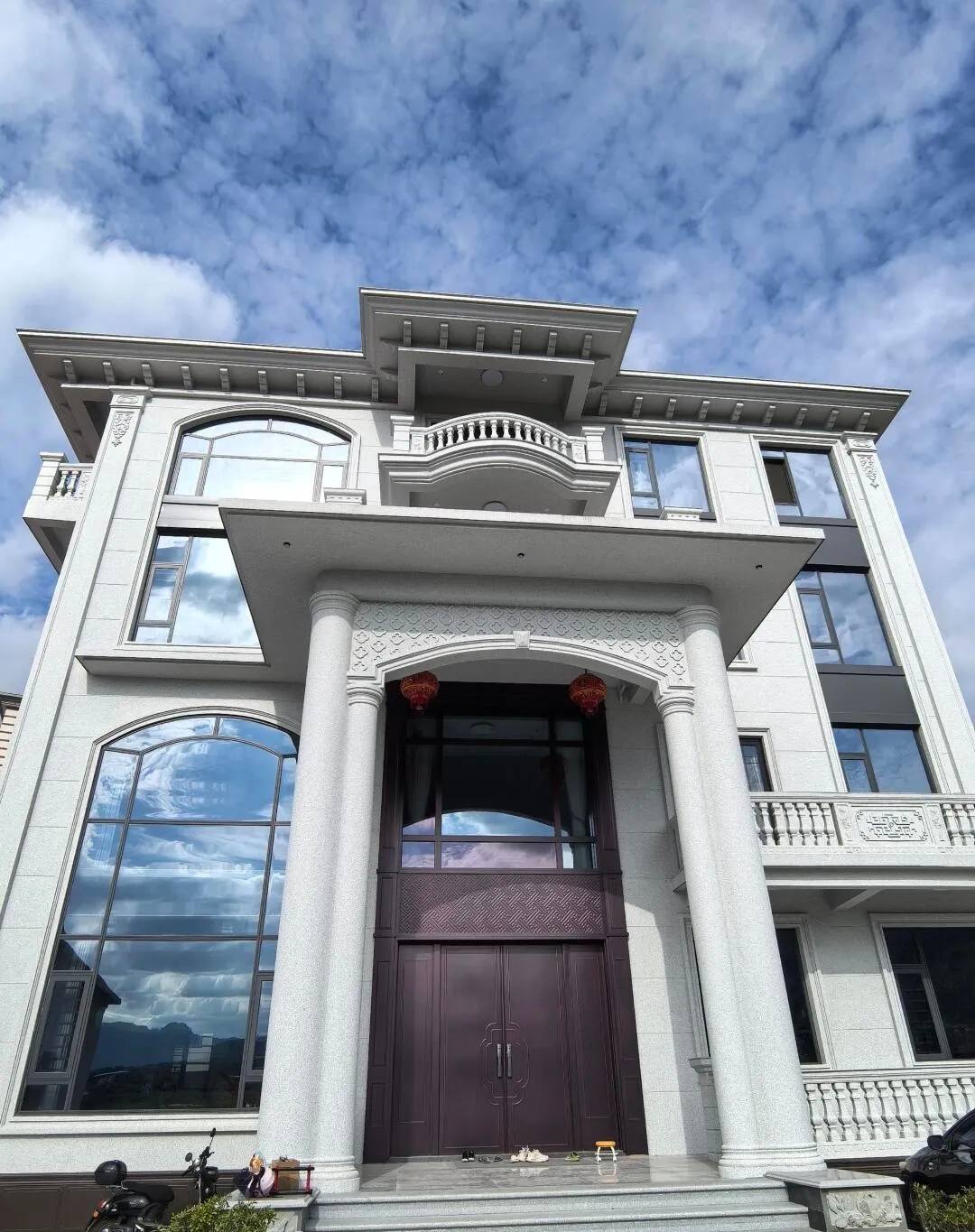 普洱白麻别墅外墙干挂石材效果示例