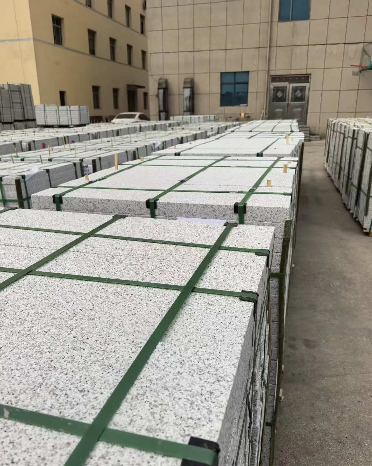 普洱 白麻花岗岩5.0公分荔枝面地铺石