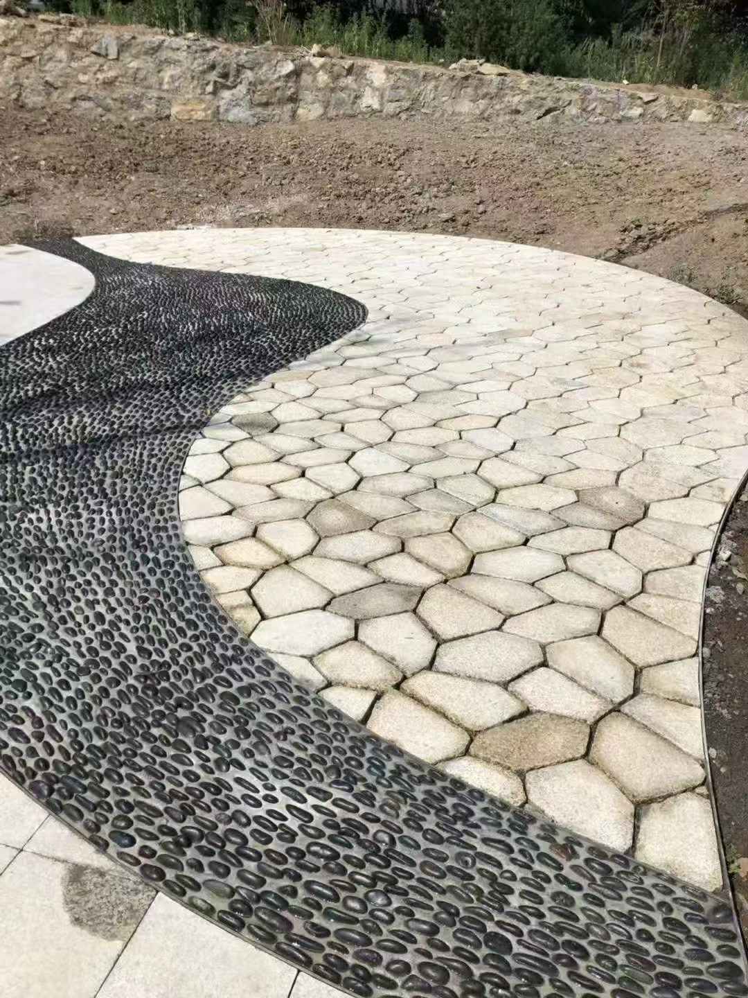 普洱 黄金麻冰裂纹地铺石工地铺装案例