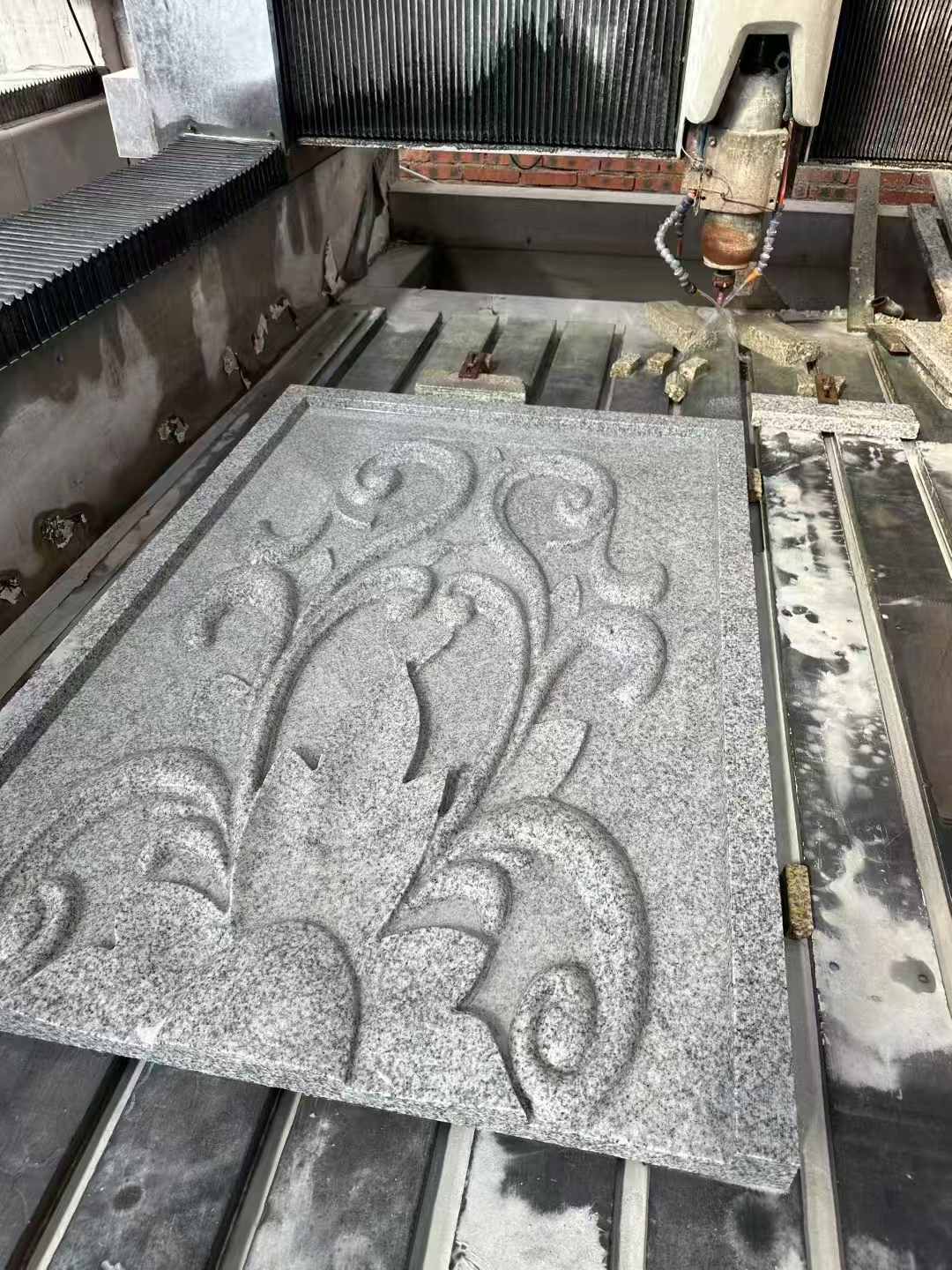 普洱 白麻别墅干挂雕花板