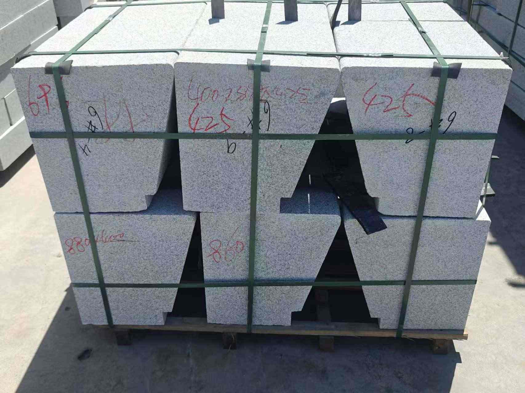 普洱 芝麻白异形坐凳，石凳