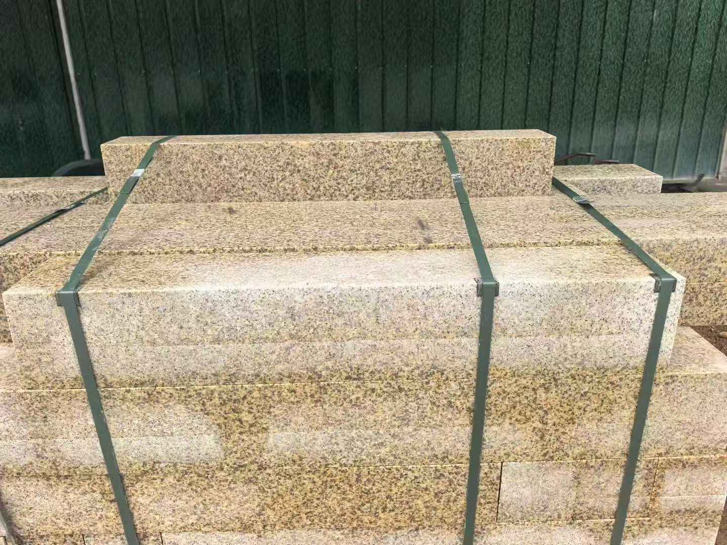 普洱 黄金麻花岗岩石材机切面栏杆料半成品