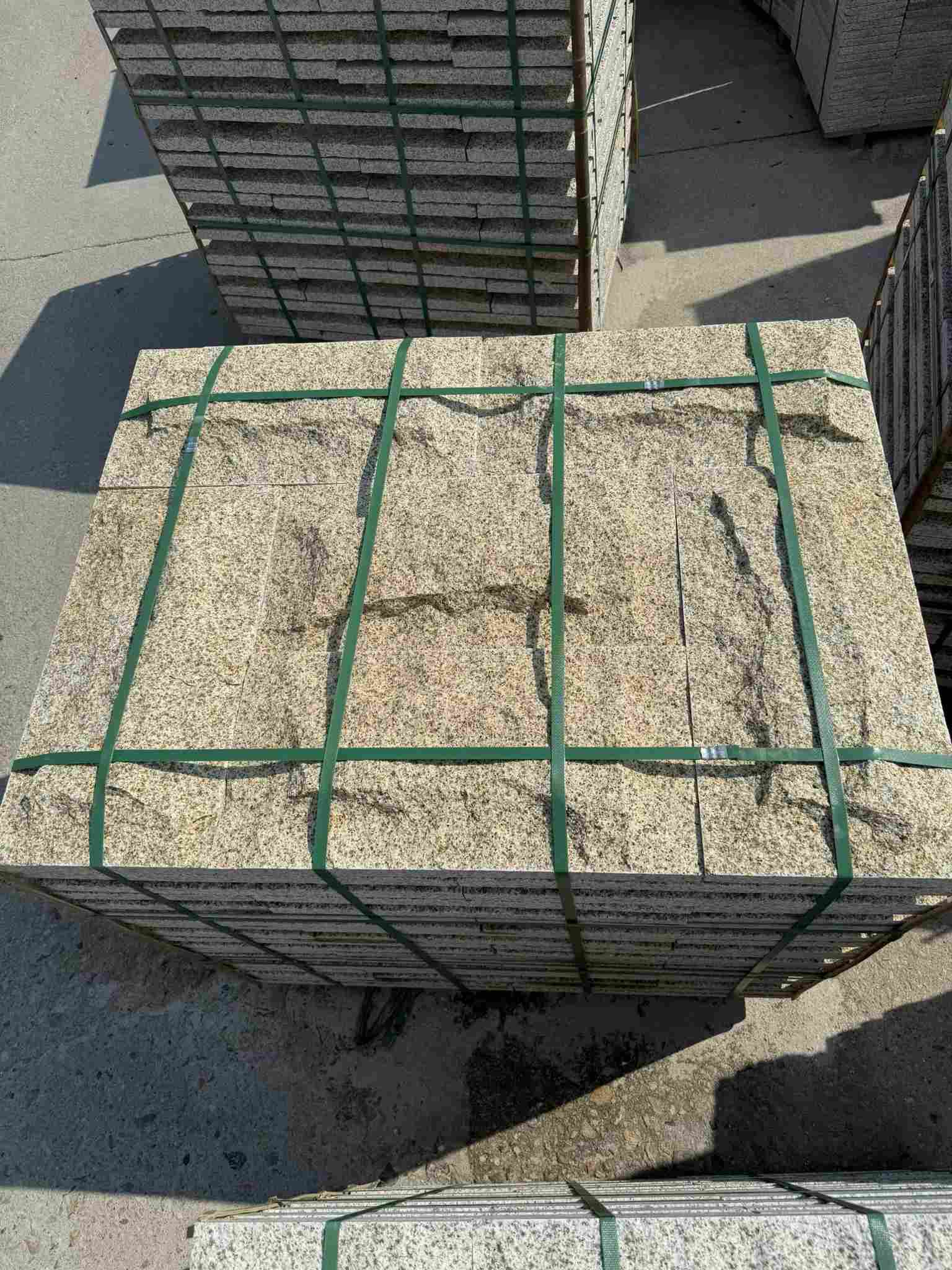 普洱 黄金麻花岗岩石材自然面蘑菇石成品