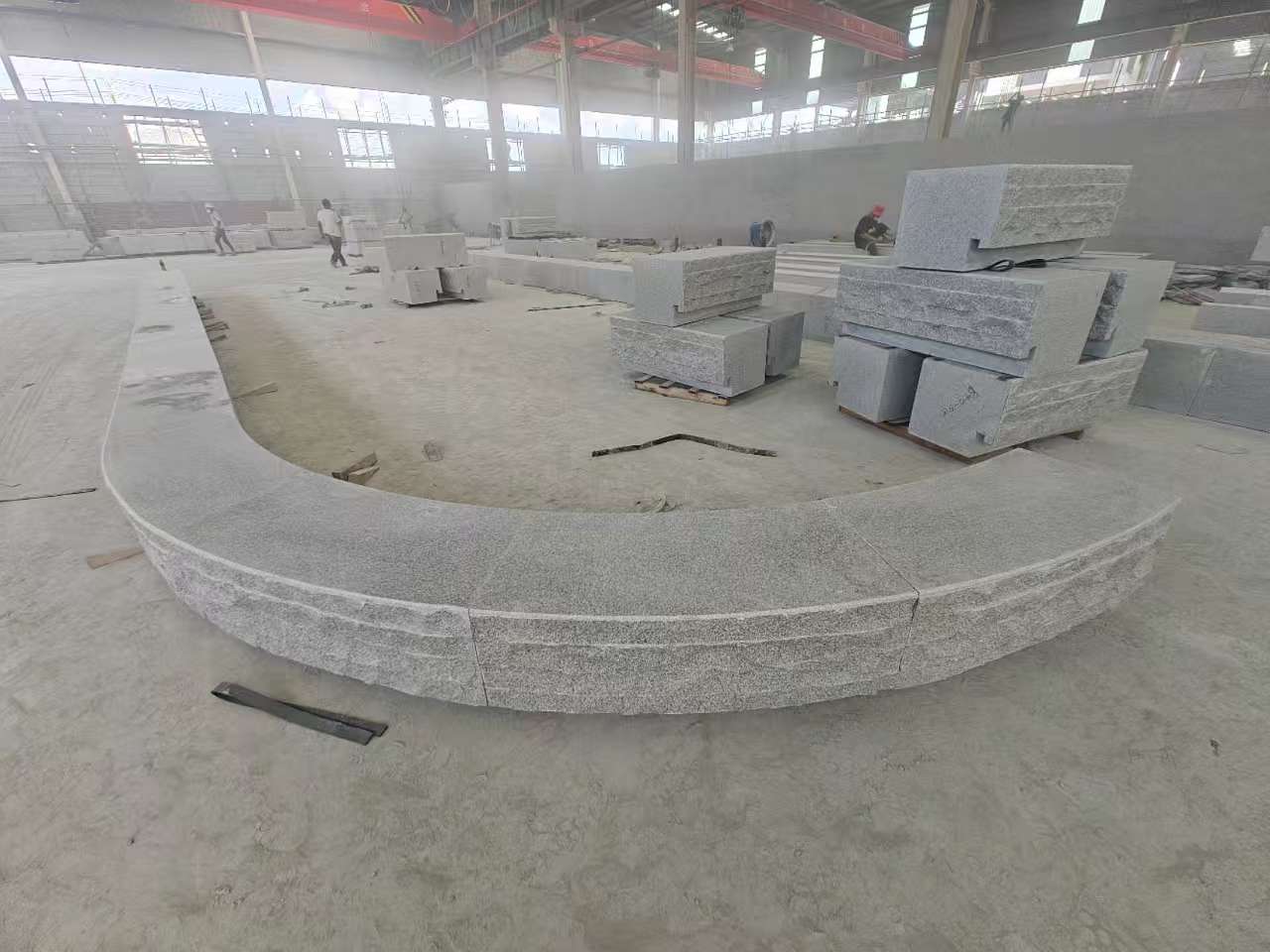 普洱 芝麻白异形坐凳，自然面光面弧形加工