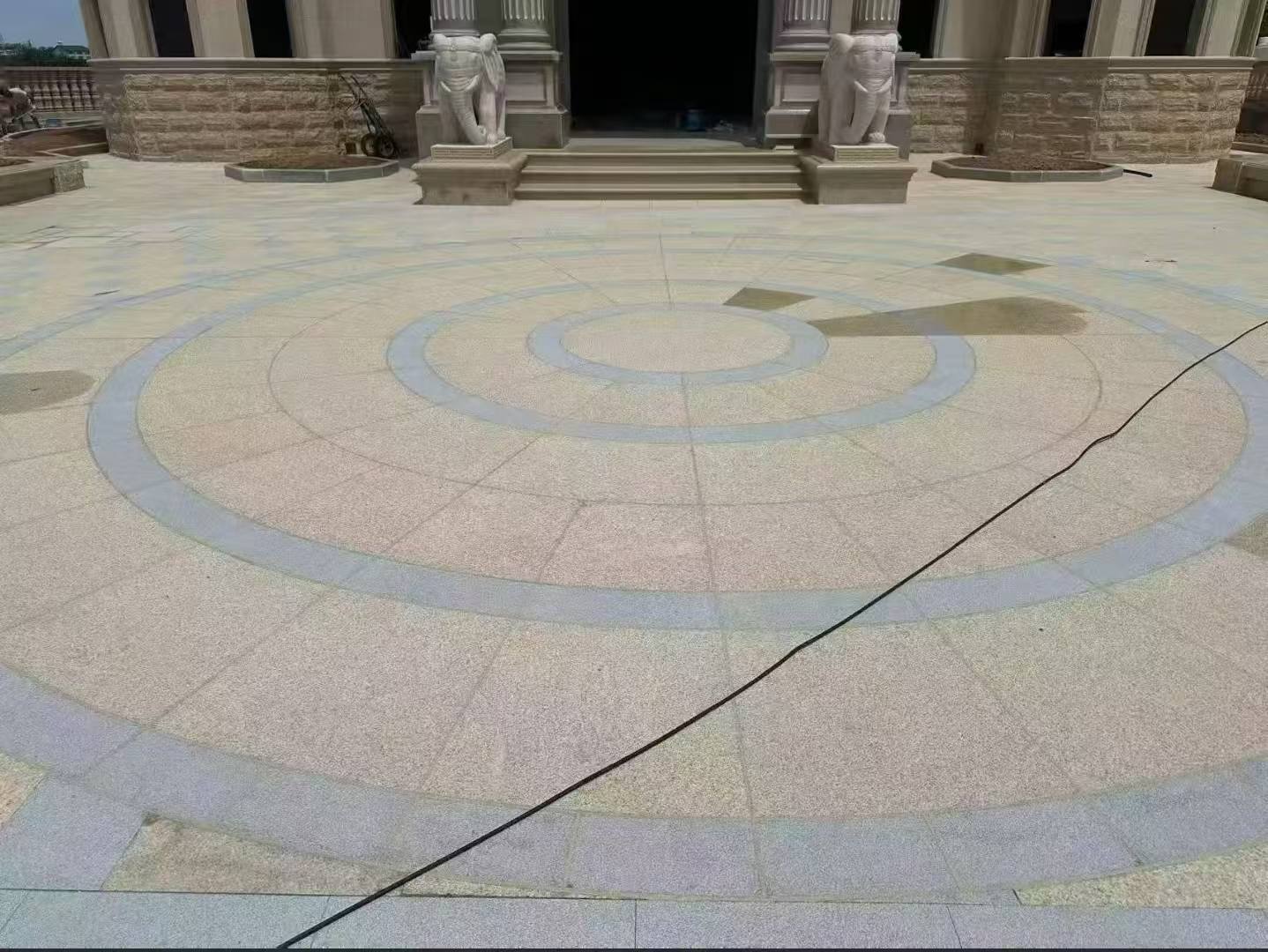 普洱 黄金麻芝麻灰花岗岩石材地铺拼接效果