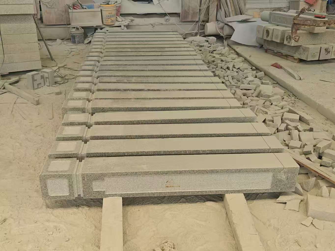 普洱 芝麻白异形加工雕刻-栏杆大柱，方柱