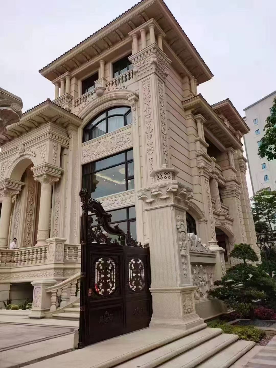 普洱 黄金麻花岗岩别墅外墙干挂效果展示