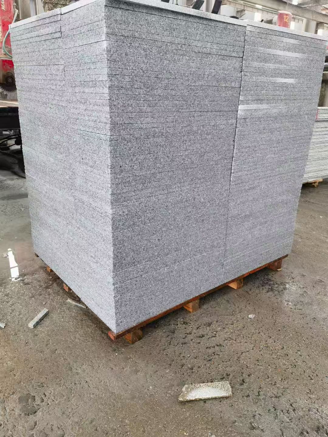 普洱 芝麻白火烧面1.8厚300*600地铺石，尺寸标准，厚薄均匀