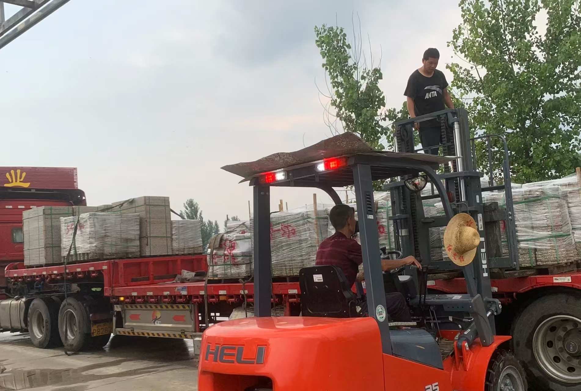 普洱 黄金麻冰裂纹，地铺石装车