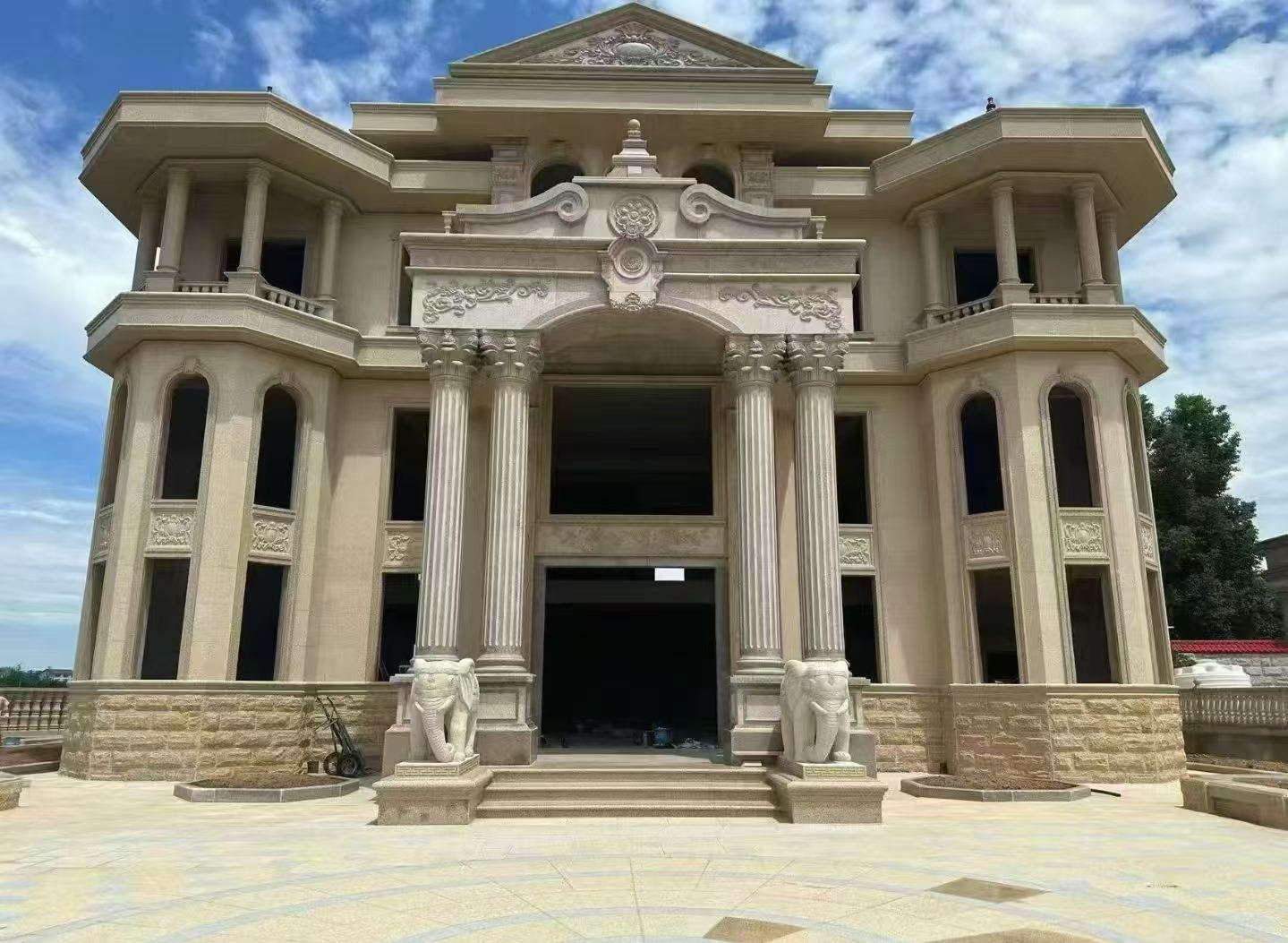 普洱 黄金麻别墅外墙干挂，大柱，大象，蘑菇石，雕花板