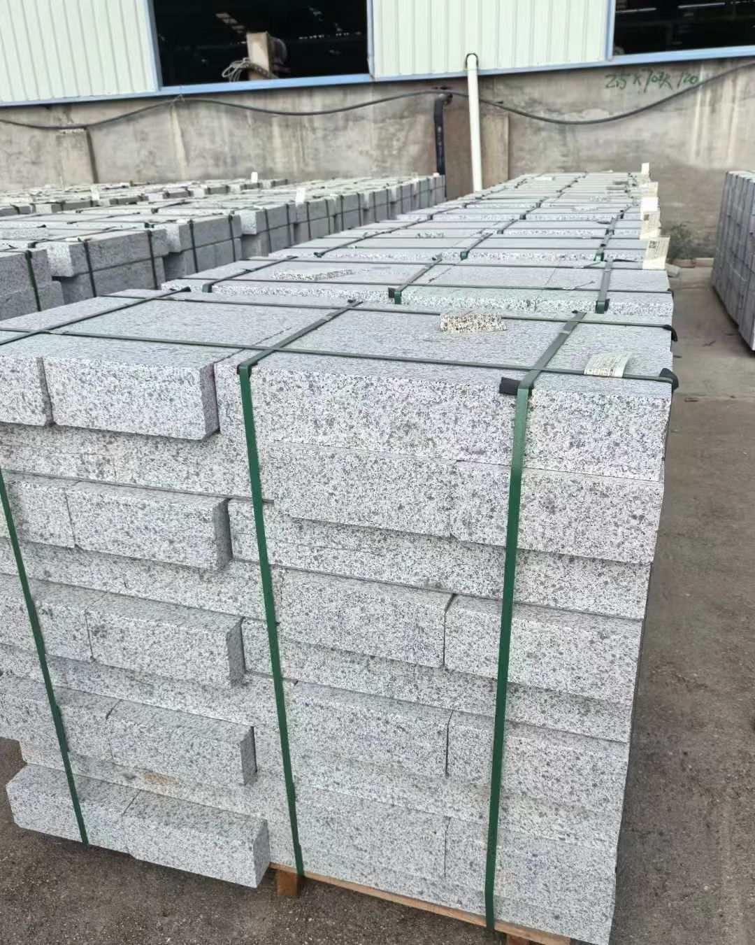 普洱 白麻花岗岩路沿石，弧形路沿石，道牙石，马路牙子，界石，路缘石，平沿石，直岩石，平缘石等